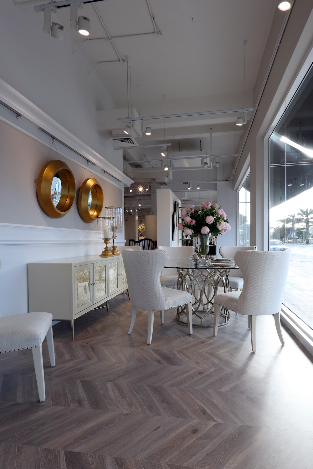 Interiors Jumeirah, Dubai - Luxury Home Furniture & Dcor project photo