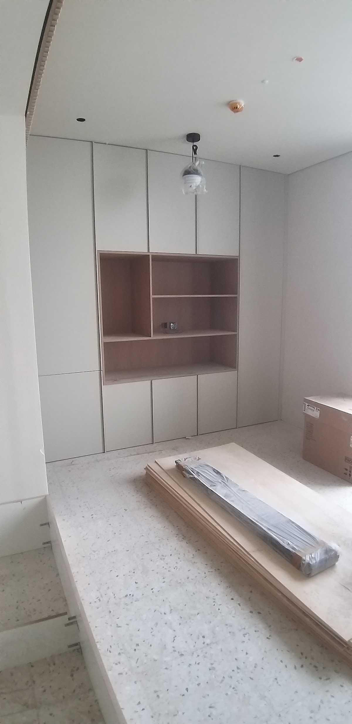 Carpenter in dubai project photo
